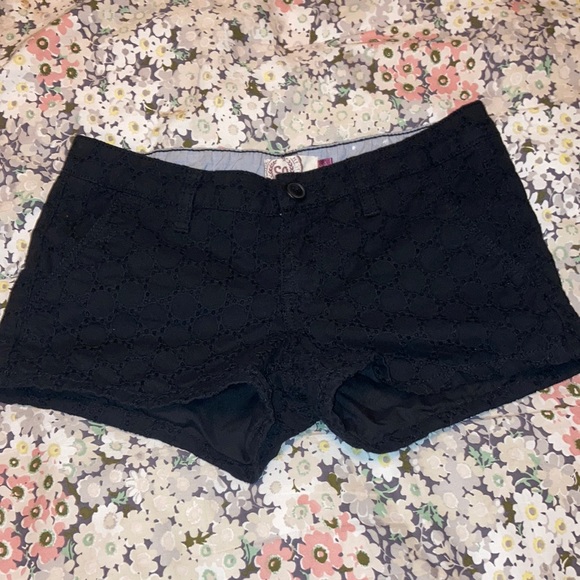 Junior’s SO Black Textured Shorts - Picture 2 of 5